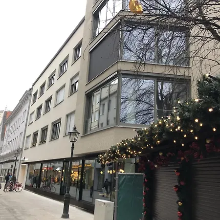 Goldenkey-suites - Luxury 'fuggerei' - At Rathausplatz In The Heart Of - New In 2026 - Air-conditioned Apartamento