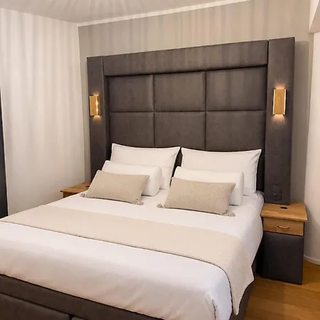 Apartamento Goldenkey-suites - Luxury 'fuggerei' - At Rathausplatz In The Heart Of - New In 2026 - Air-conditioned Augsburgo