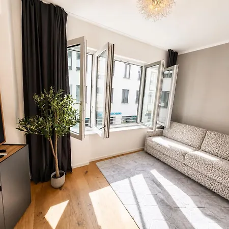 Goldenkey-suites - Luxury 'fuggerei' - At Rathausplatz In The Heart Of - New In 2026 - Air-conditioned * Augsburgo