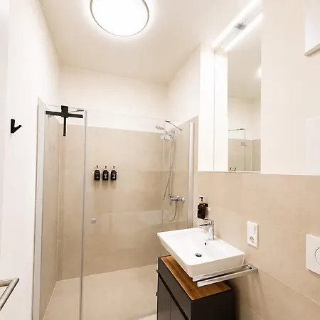 Goldenkey-suites - Luxury 'fuggerei' - At Rathausplatz In The Heart Of - New In 2026 - Air-conditioned