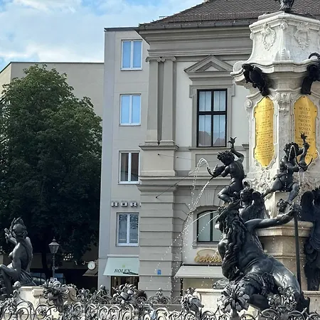Goldenkey-suites - Luxury 'fuggerei' - At Rathausplatz In The Heart Of - New In 2026 - Air-conditioned